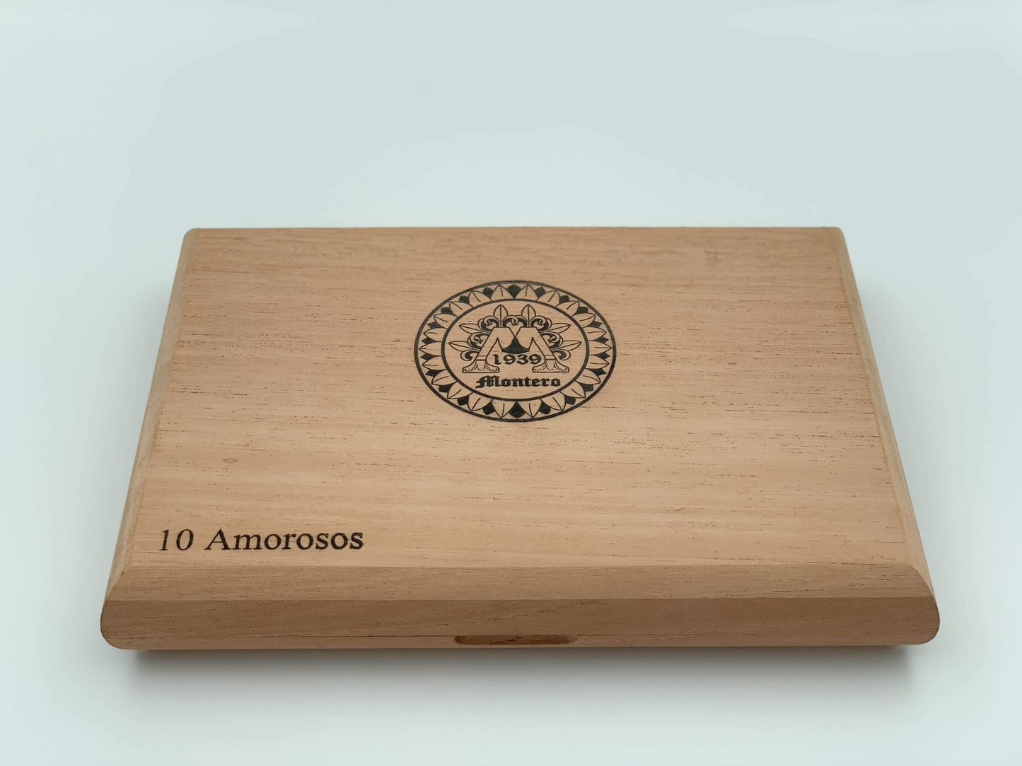 Montero 1939 - Amorosos (10) Cigars & Cedar Wood Case