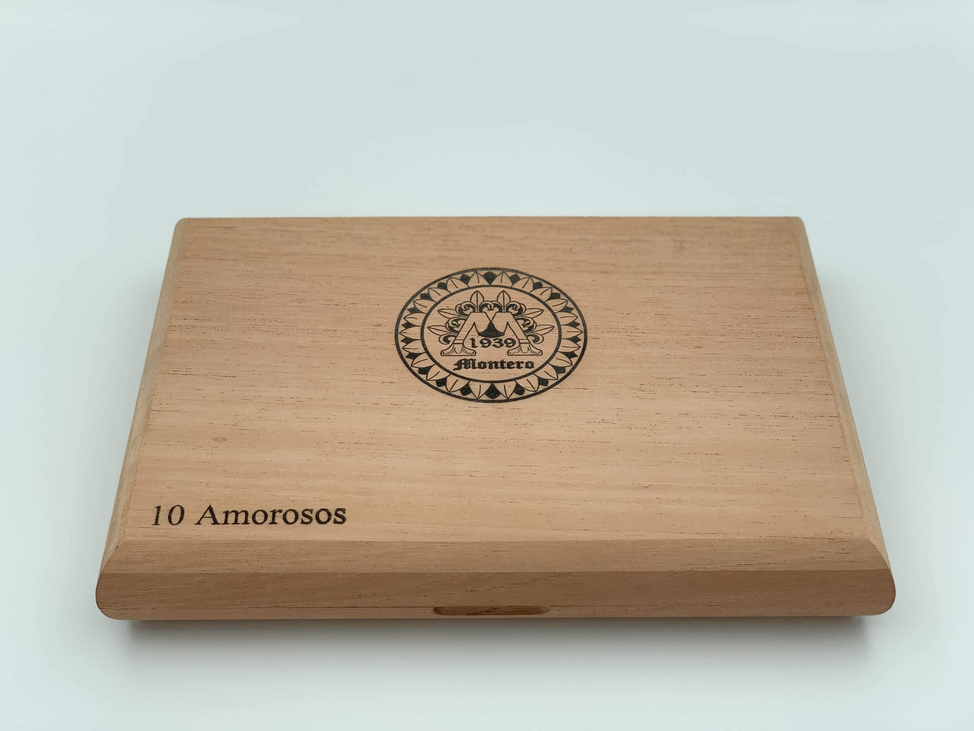 Montero 1939 - Amorosos (10) Cigars & Cedar Wood Case