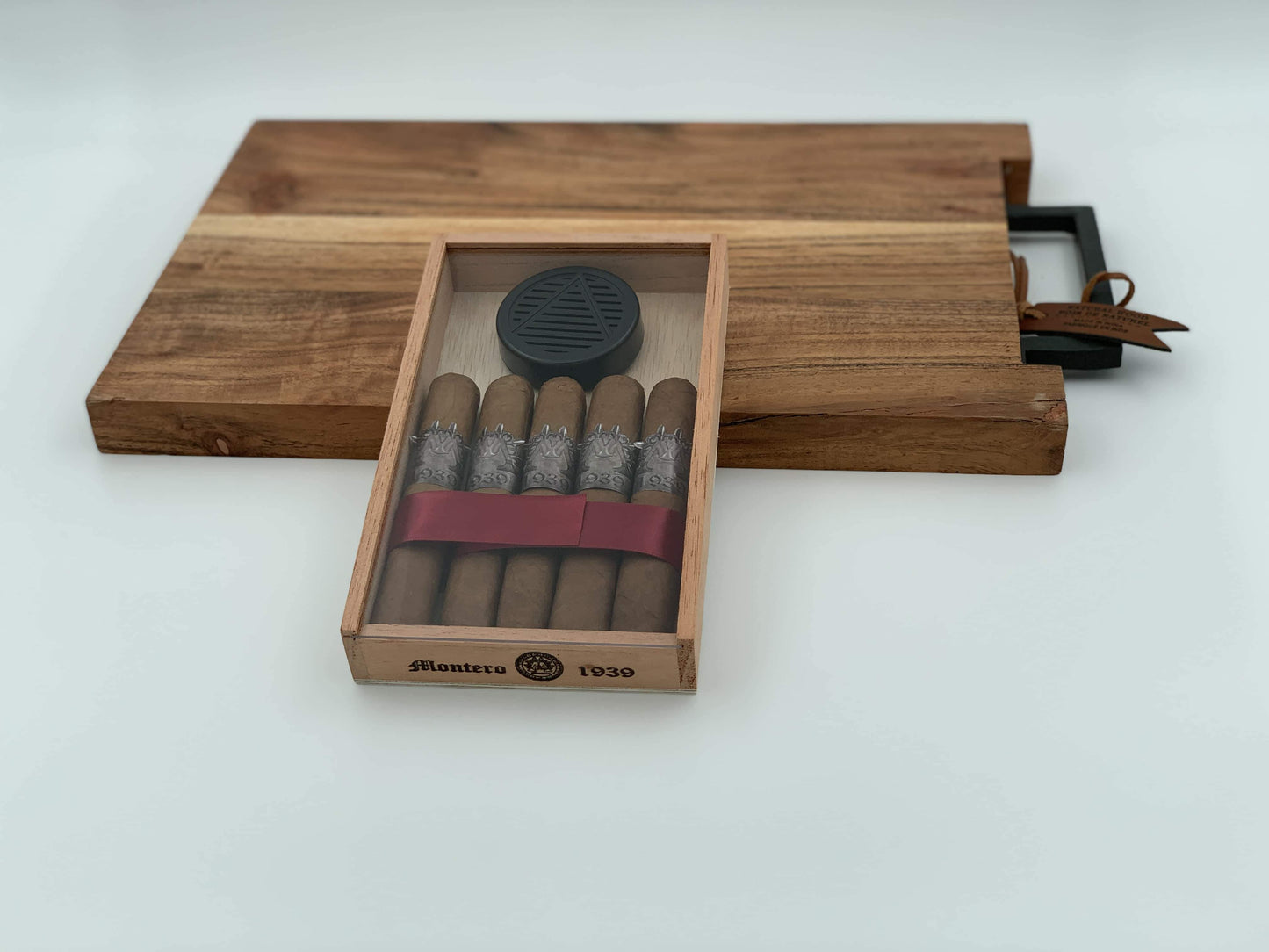 Montero 1939 - Amorosos (5) Cigars & Cedar Wood Case (With See Through Cover)