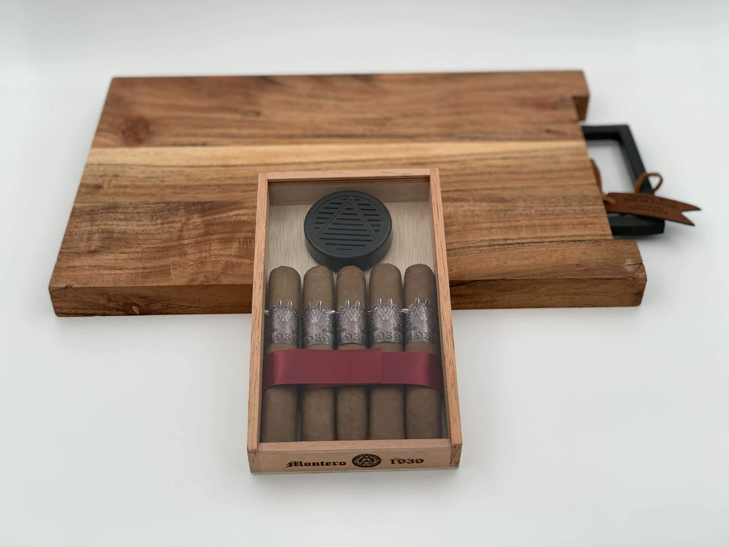 Montero 1939 - Amorosos (5) Cigars & Cedar Wood Case (With See Through Cover)
