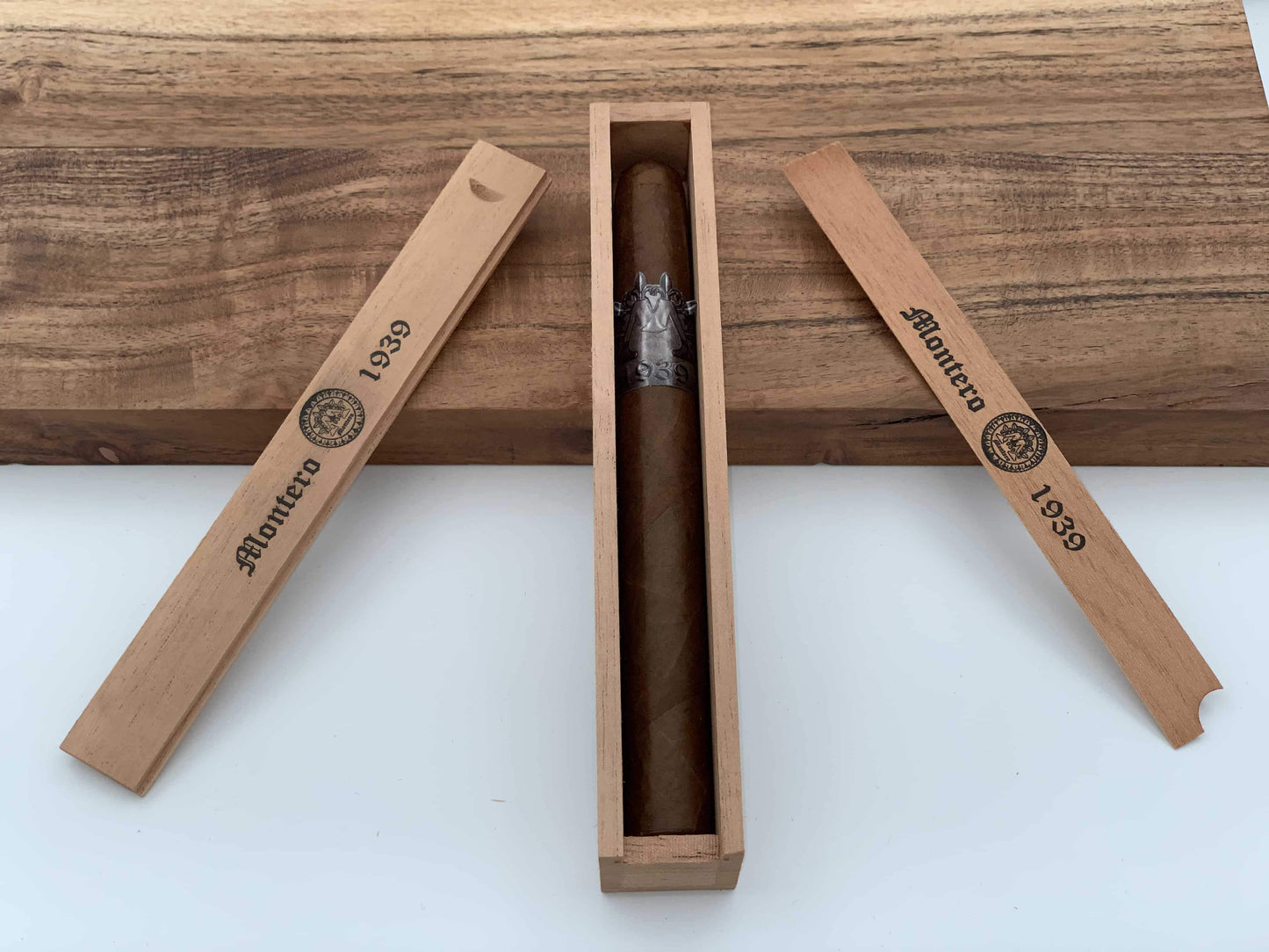 Montero 1939 - Don (1) Cigar & Cedar Wood Case