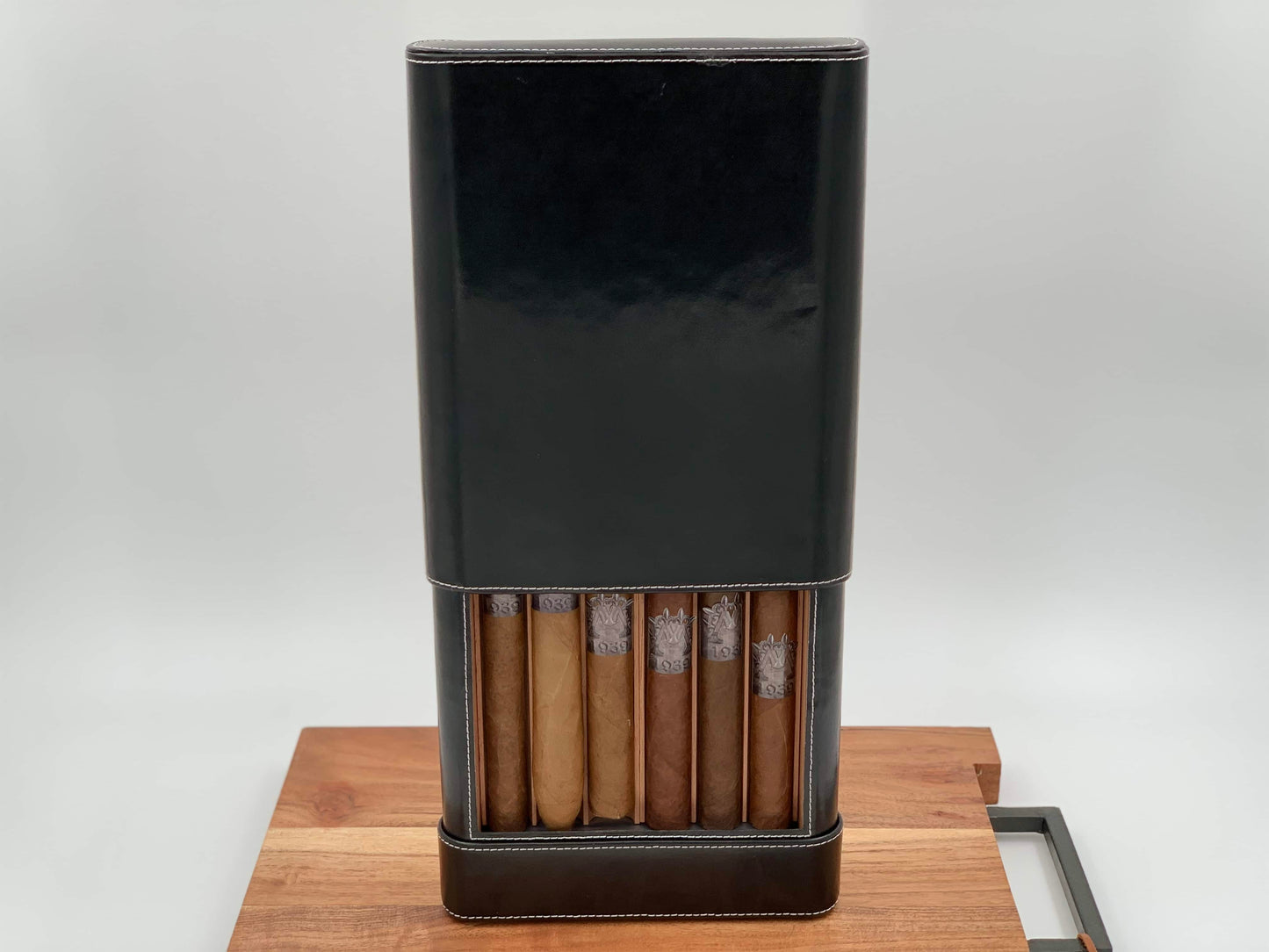 Montero 1939 - (6) Sampler Cigars with Montero Leather Cigar Case