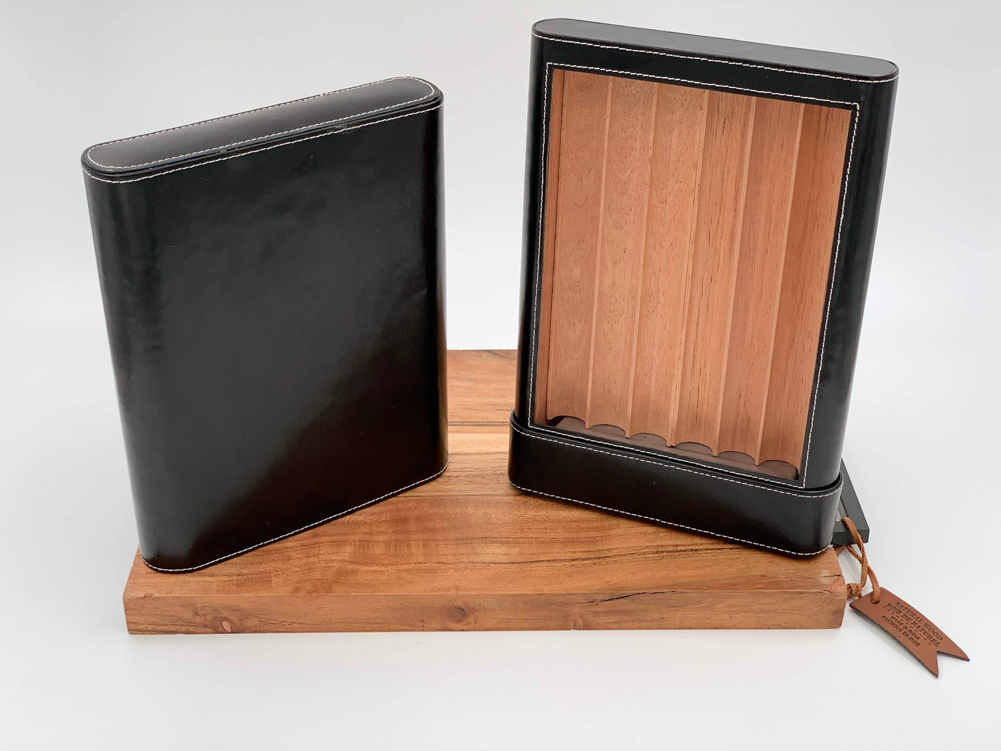 Montero 1939 - (6) Sampler Cigars with Montero Leather Cigar Case