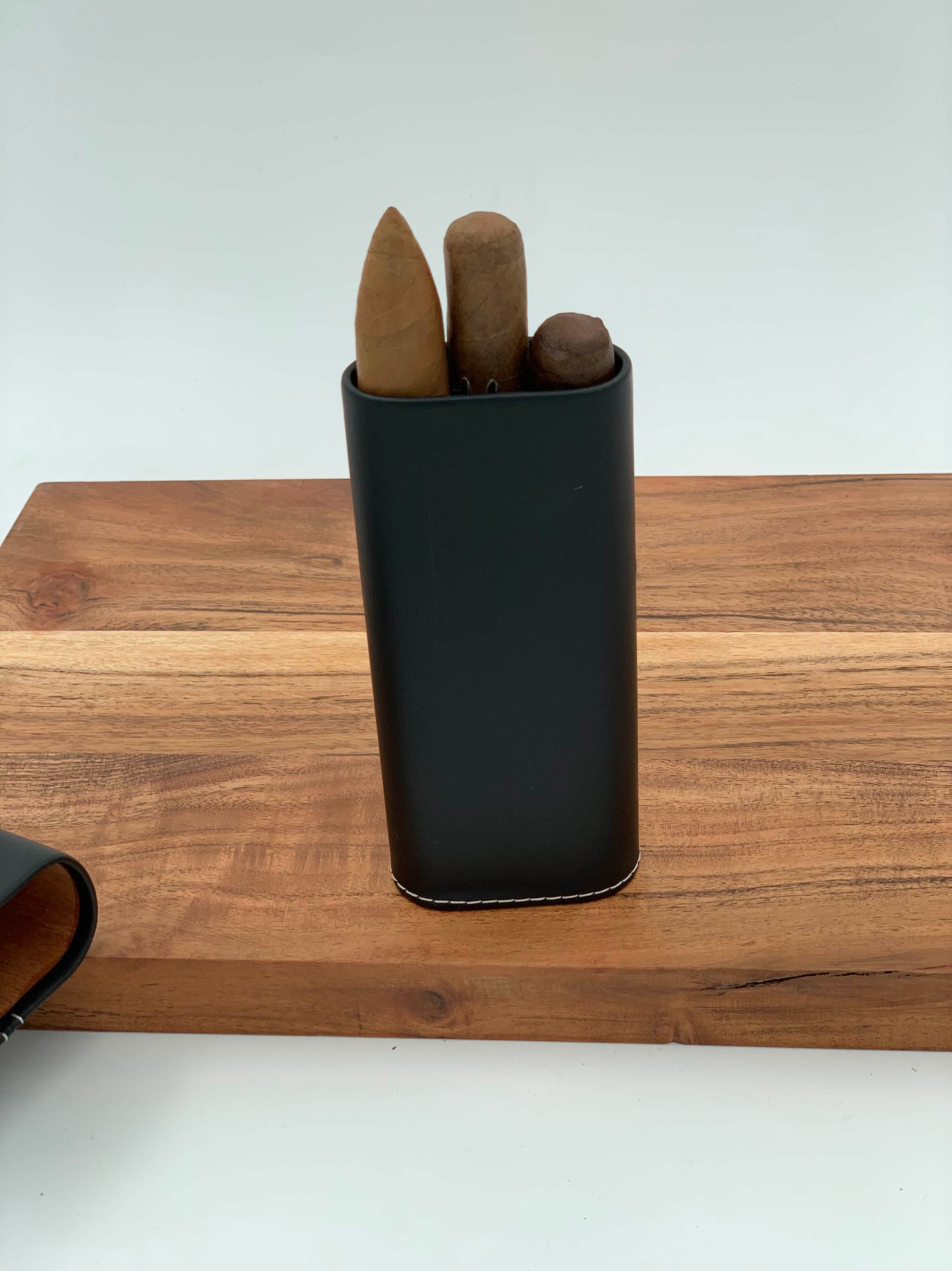Montero 1939 3Ct Sampler Cigars with Montero Leather Cigar Case