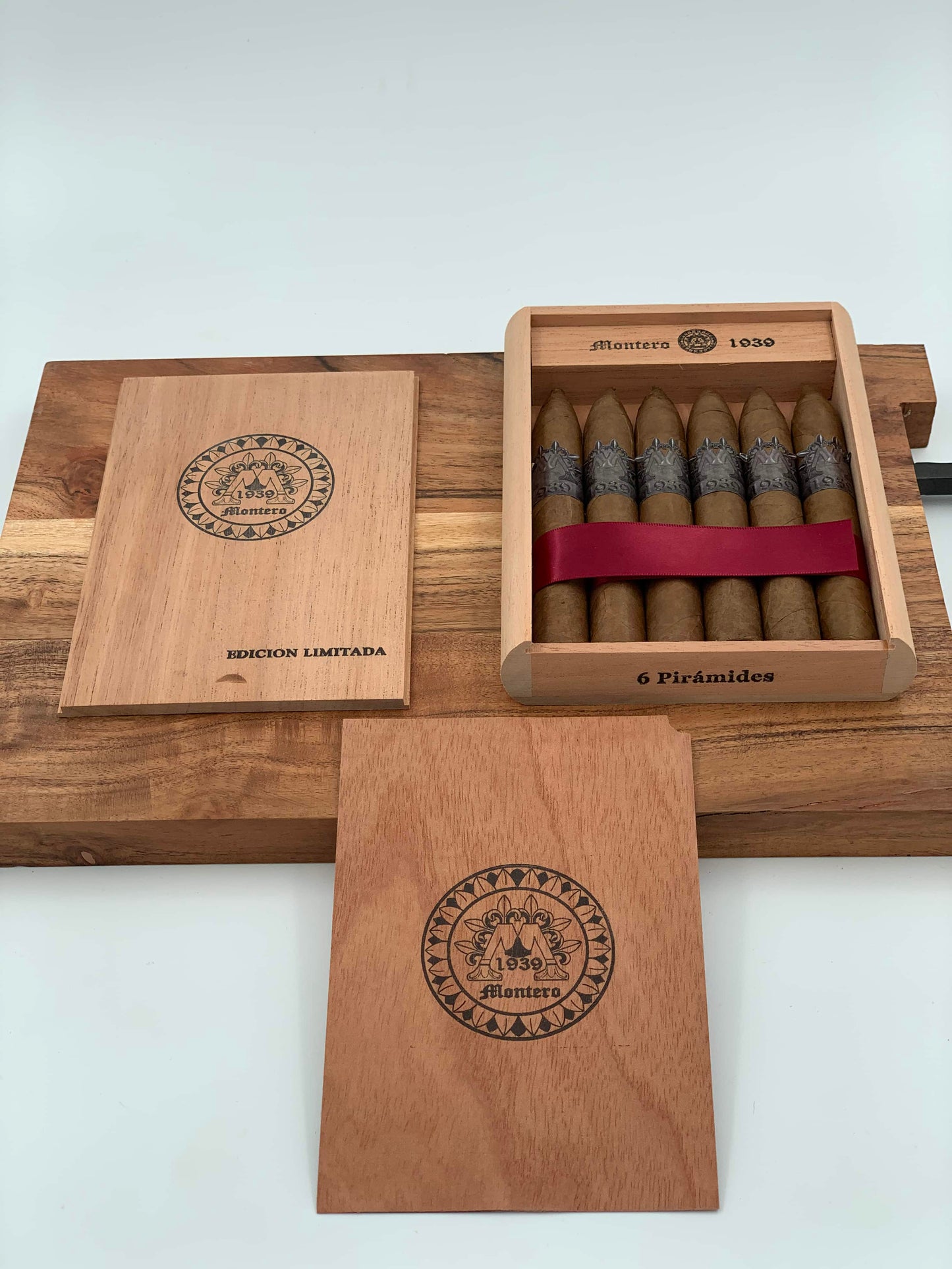 Montero 1939 - Piramide (6) Cigars & ALL Cedar Wood Case