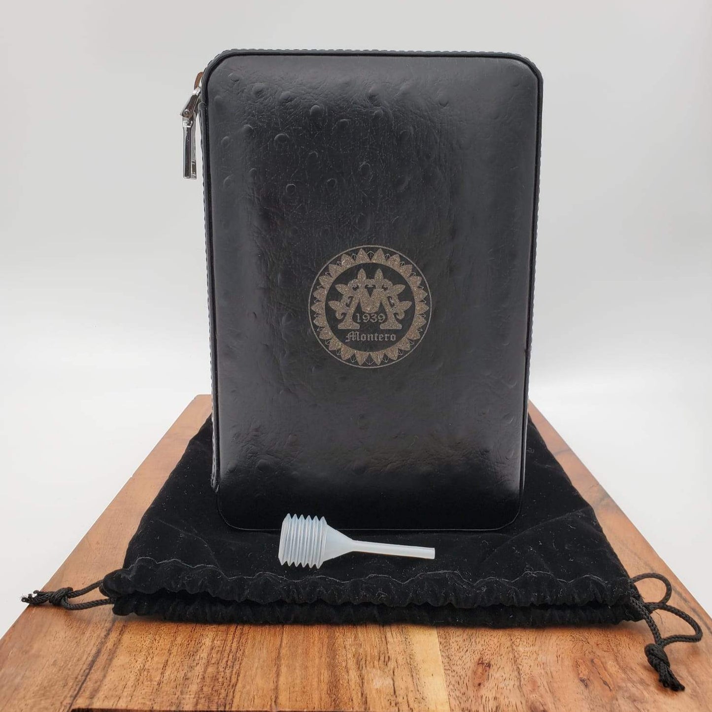 Montero 1939- 4 Cigar Humidor Carry Case
