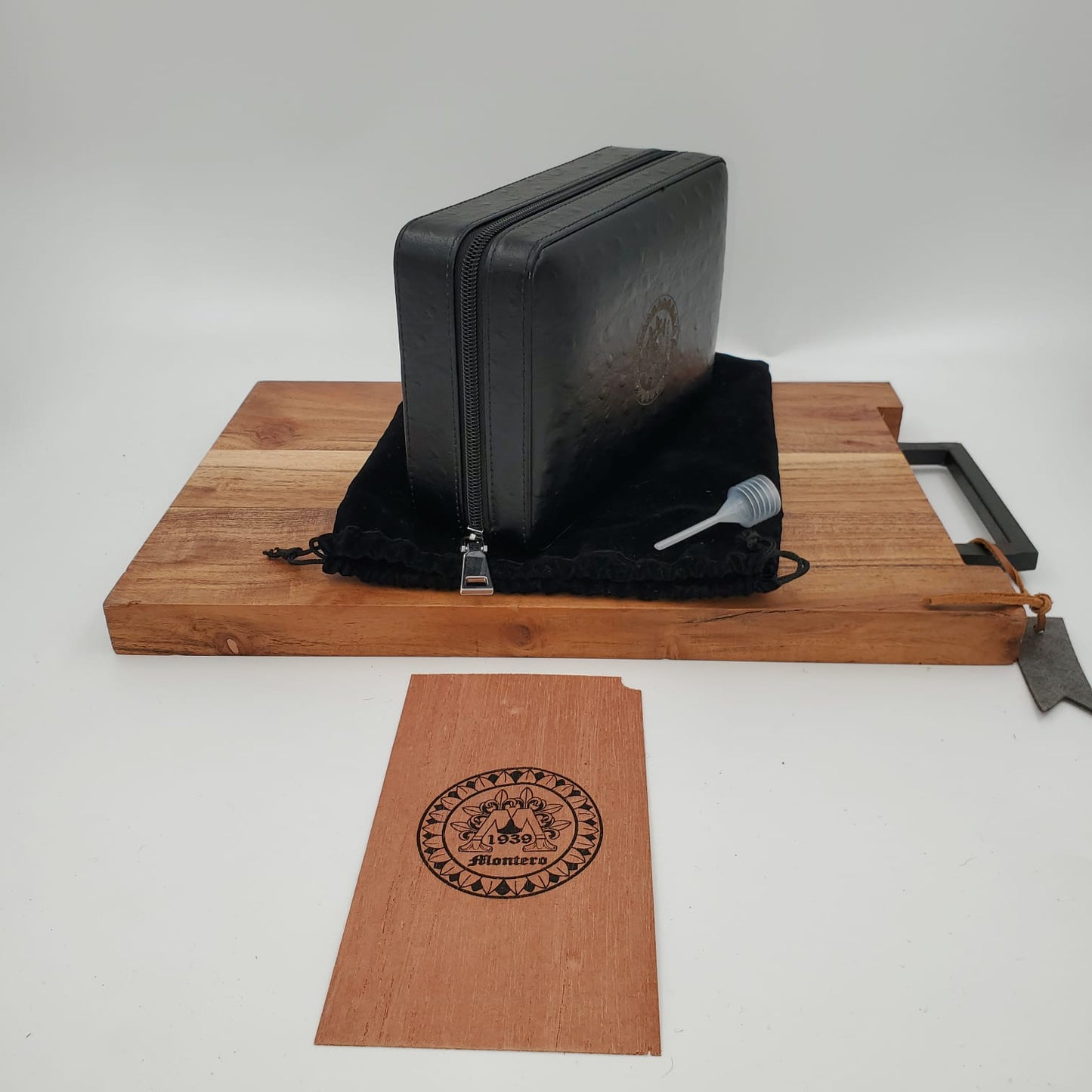 Montero 1939- 4 Cigar Humidor Carry Case