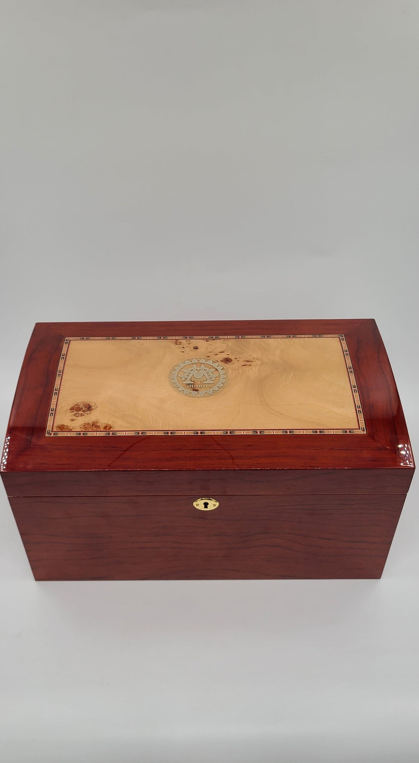100 Cigars The Majesty Humidor - Montero Collection 2021