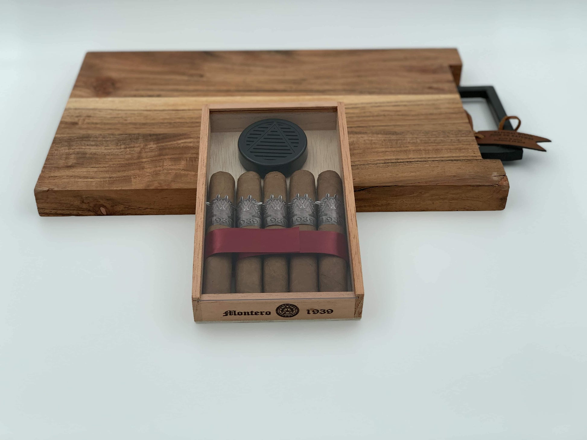 Montero 1939 - Amorosos (5) Cigars & Cedar Wood Case (With See Through Cover)