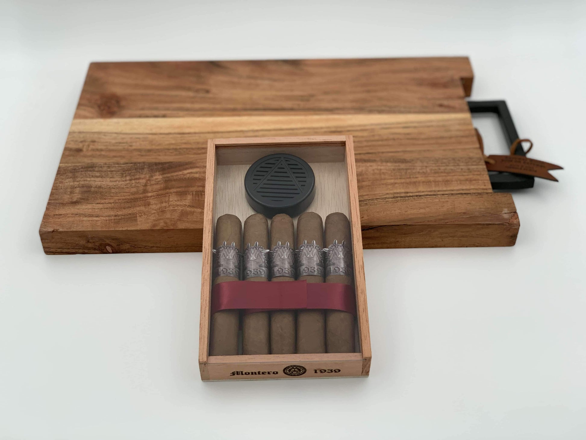 Montero 1939 - Amorosos (5) Cigars & Cedar Wood Case (With See Through Cover)