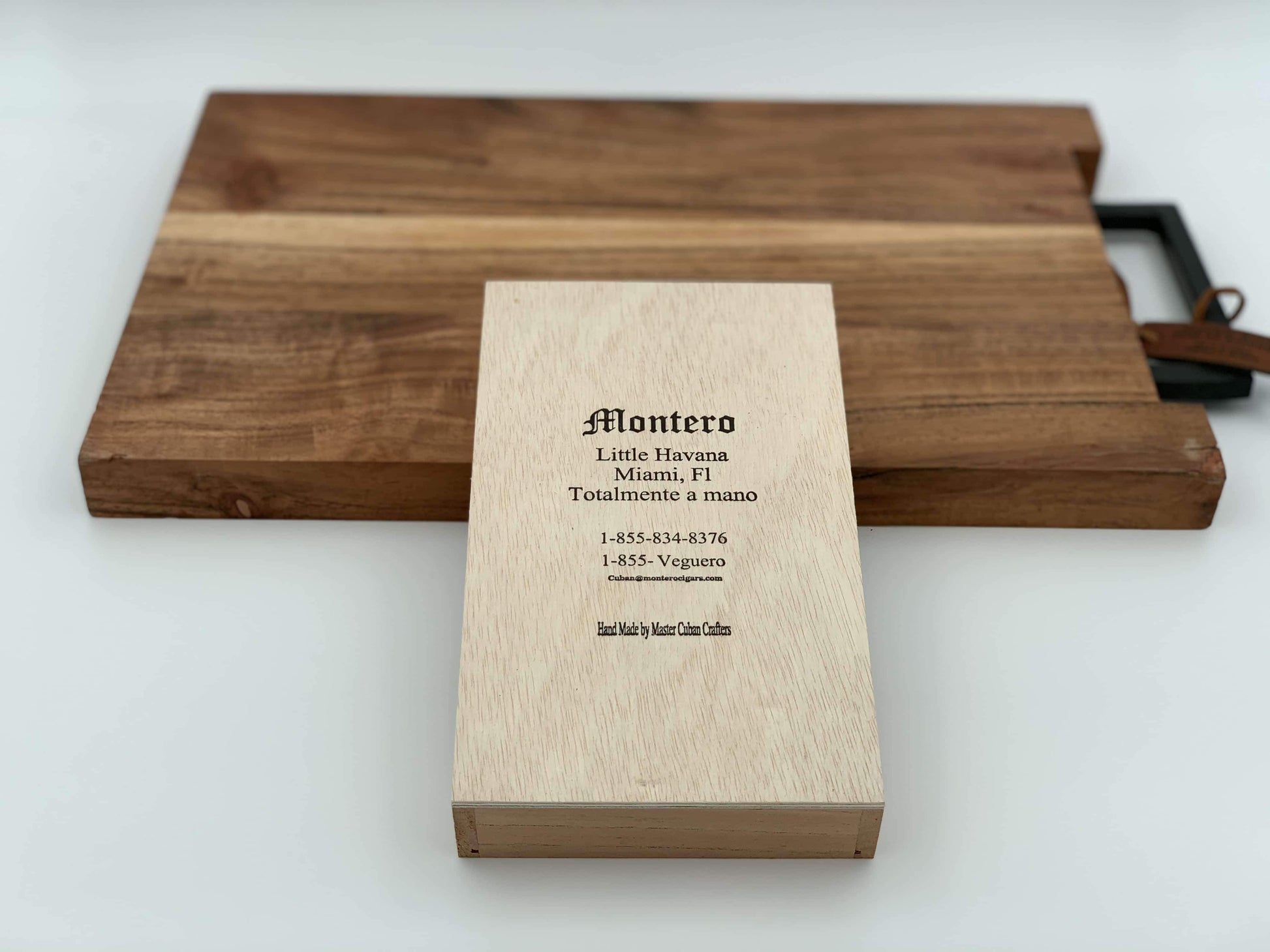 Montero 1939 - Amorosos (5) Cigars & Cedar Wood Case (With See Through Cover)
