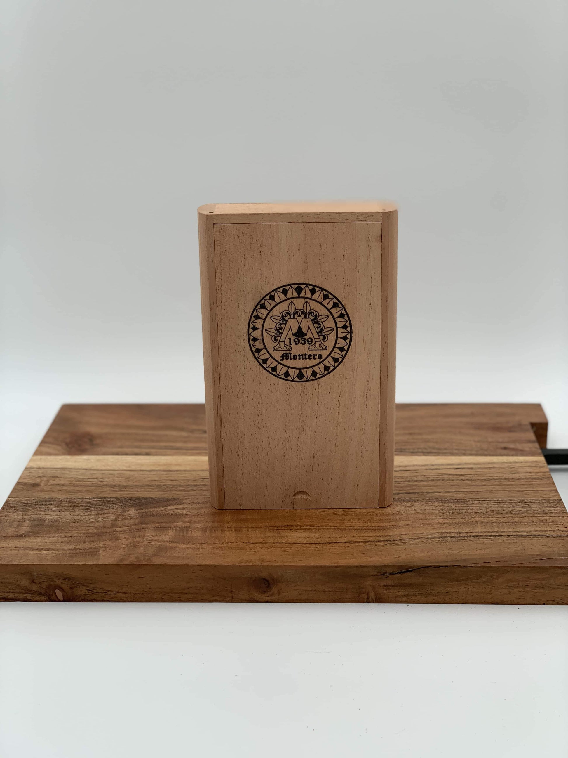 Montero 1939 - Don (5) Cigars & Cedar Wood Case