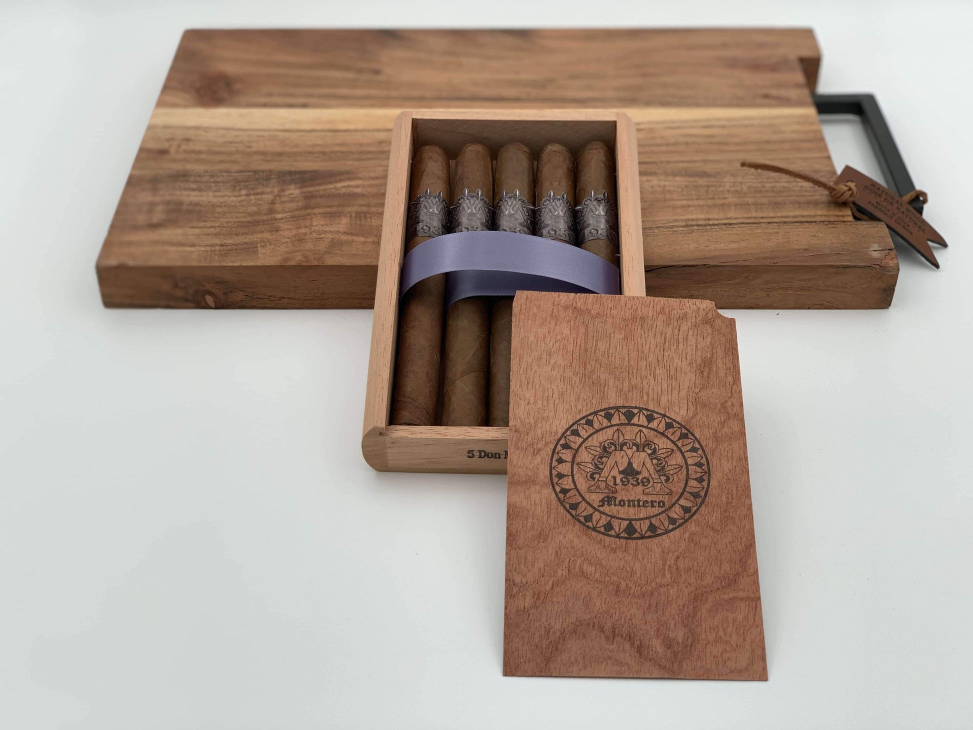 Montero 1939 - Don (5) Cigars & Cedar Wood Case