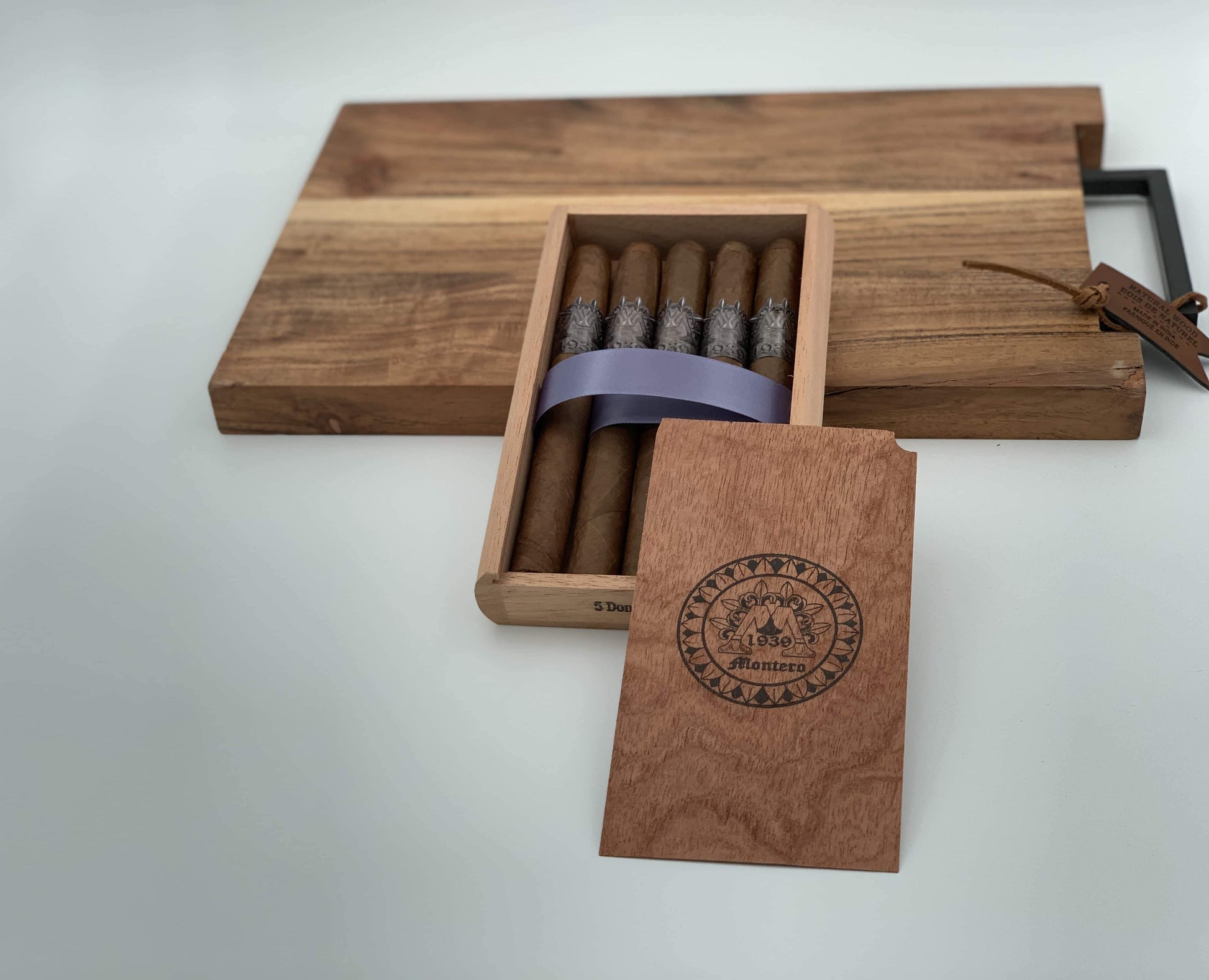 Montero 1939 - Don (5) Cigars & Cedar Wood Case