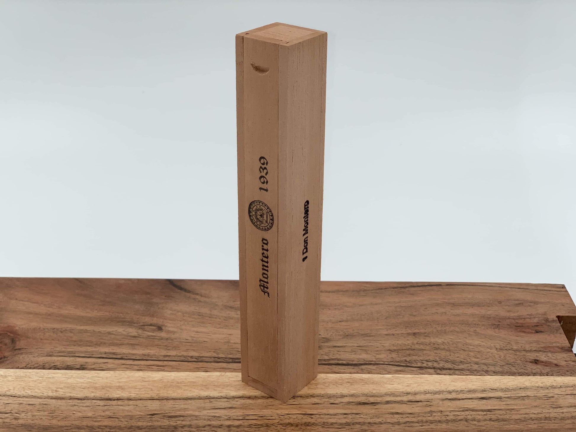 Montero 1939 - Don (1) Cigar & Cedar Wood Case