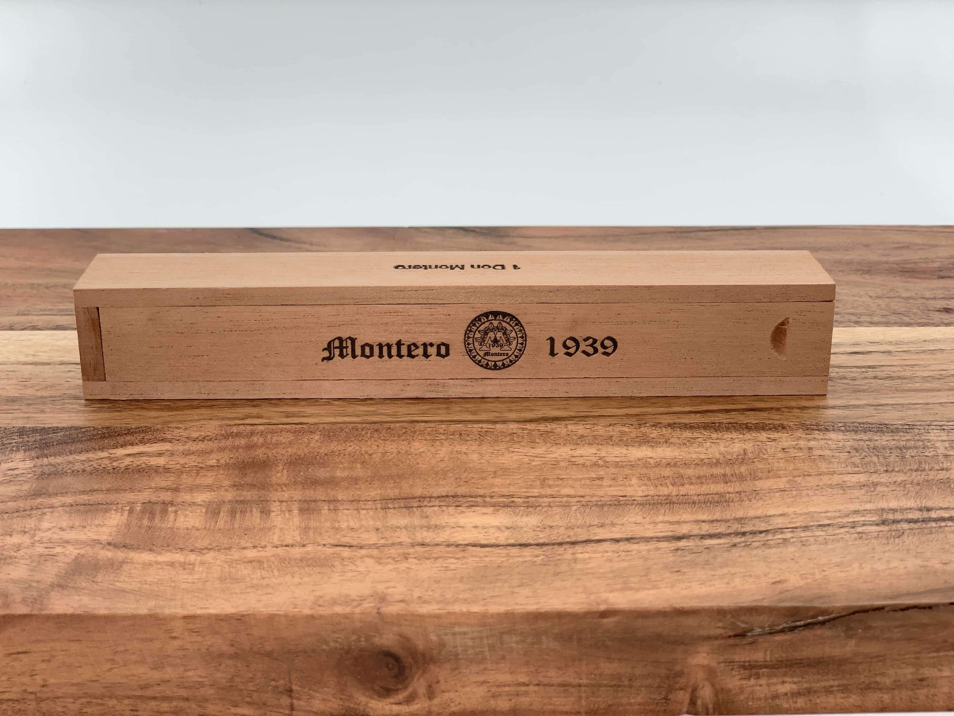 Montero 1939 - Don (1) Cigar & Cedar Wood Case