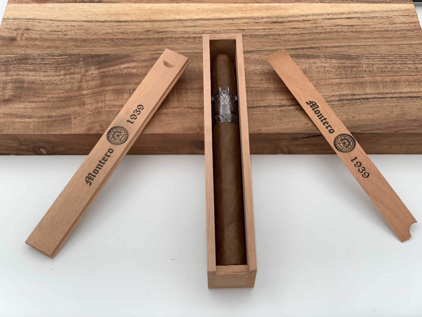 Montero 1939 - Don (1) Cigar & Cedar Wood Case