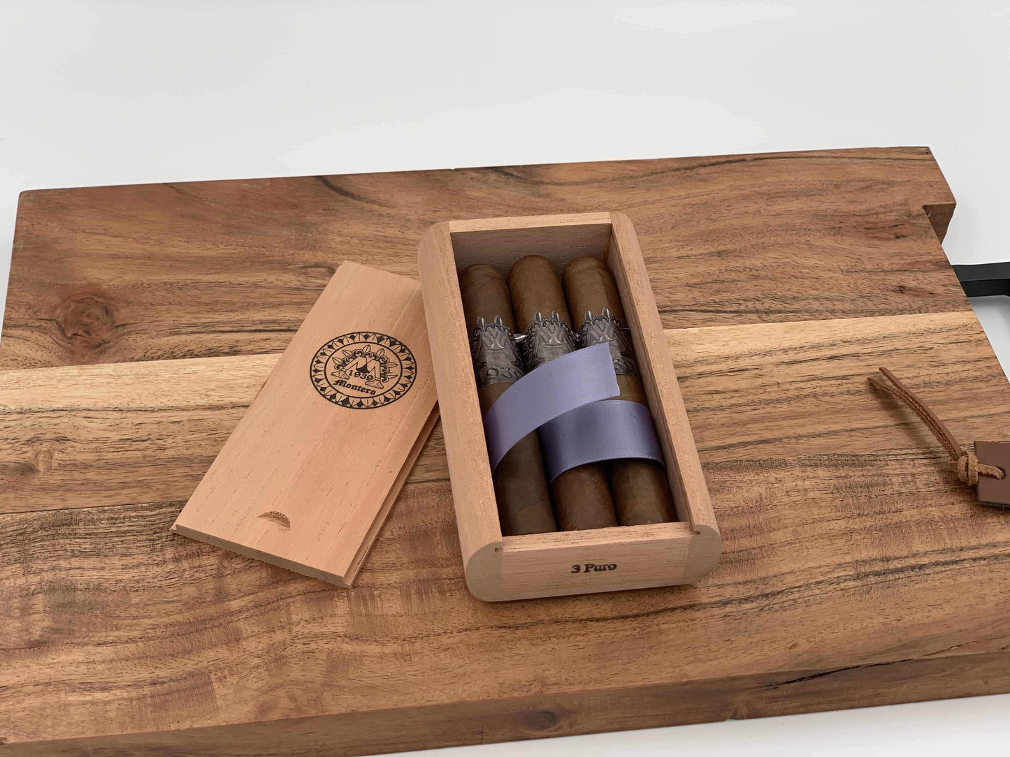 Montero 1939 - Puro (3) Cigars & Cedar Wood Case