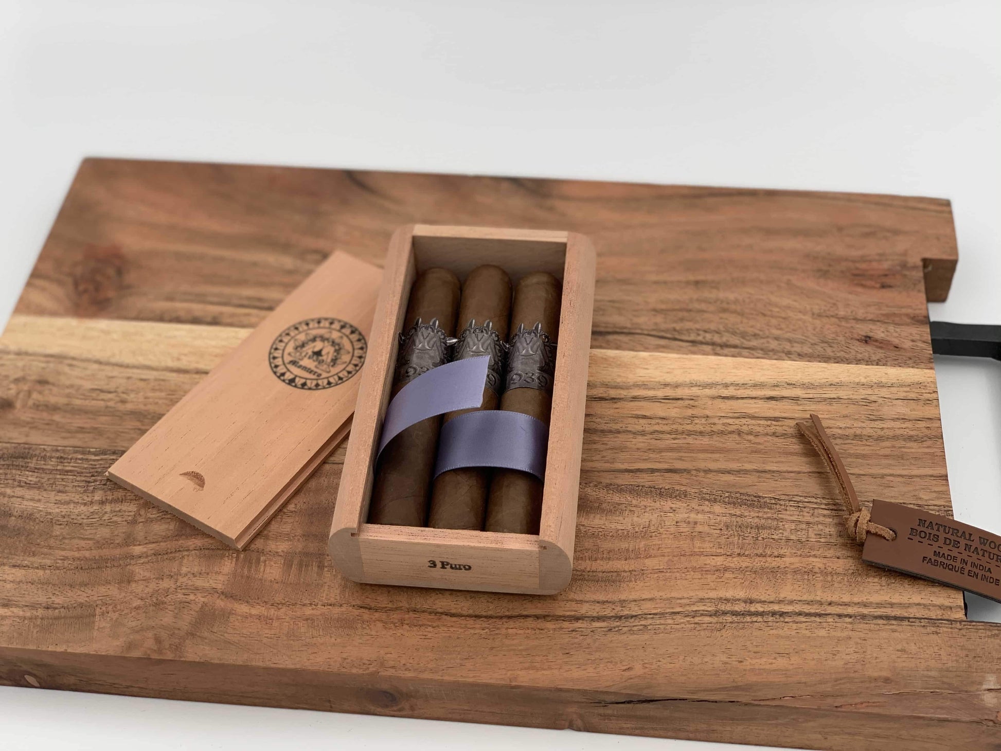 Montero 1939 - Puro (3) Cigars & Cedar Wood Case
