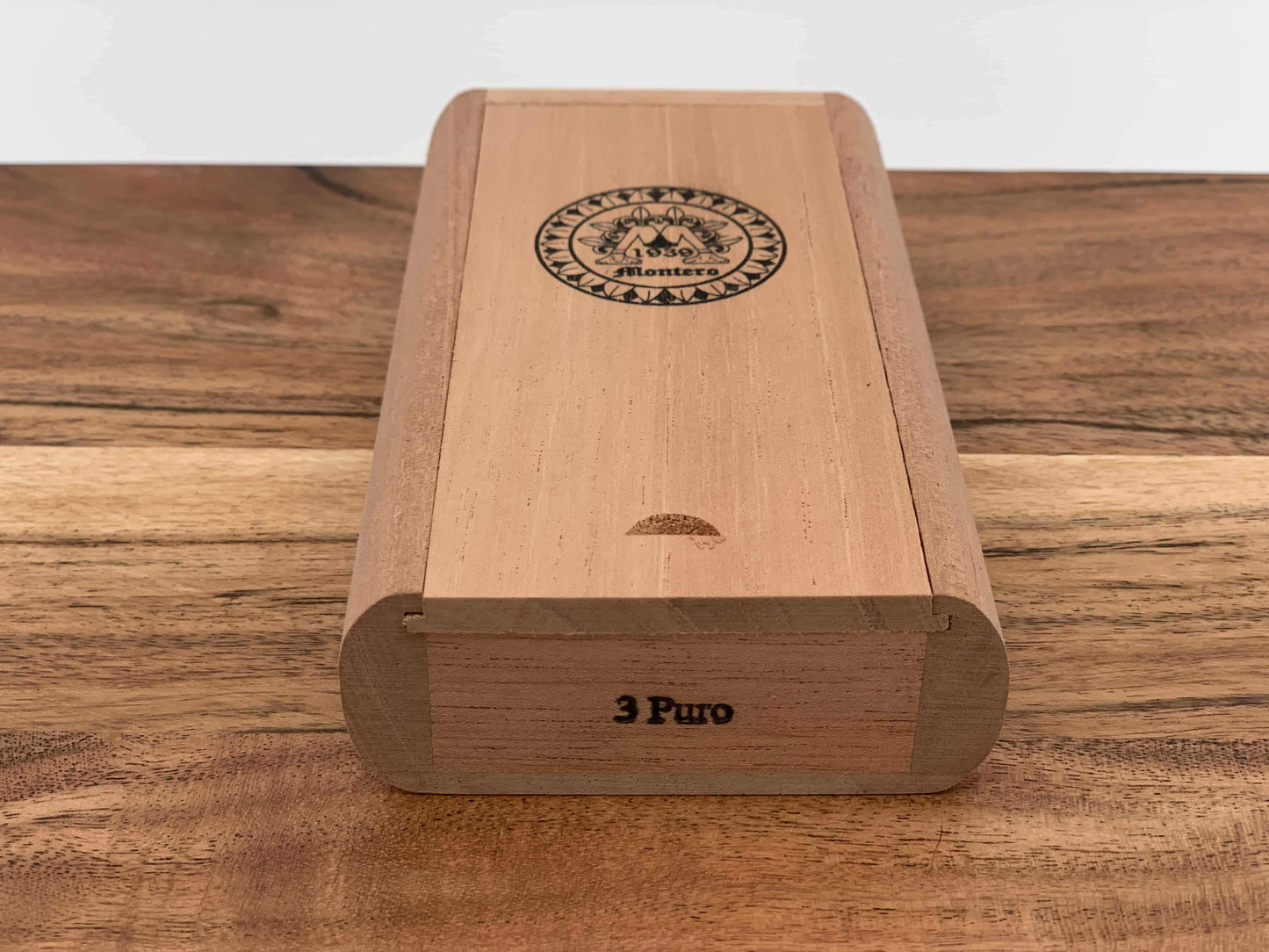 Montero 1939 - Puro (3) Cigars & Cedar Wood Case