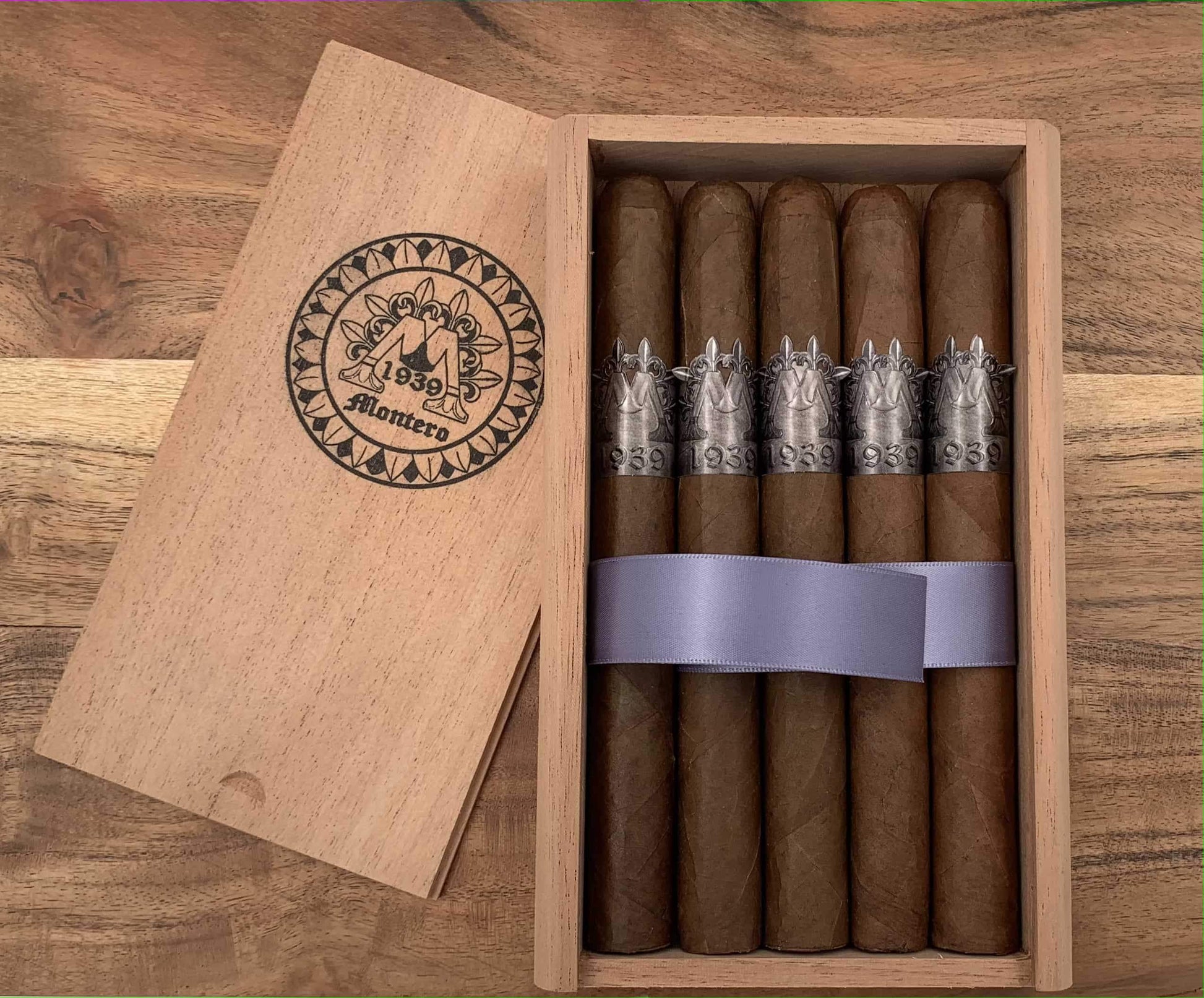 Montero 1939 - Don (5) Cigars & Cedar Wood Case