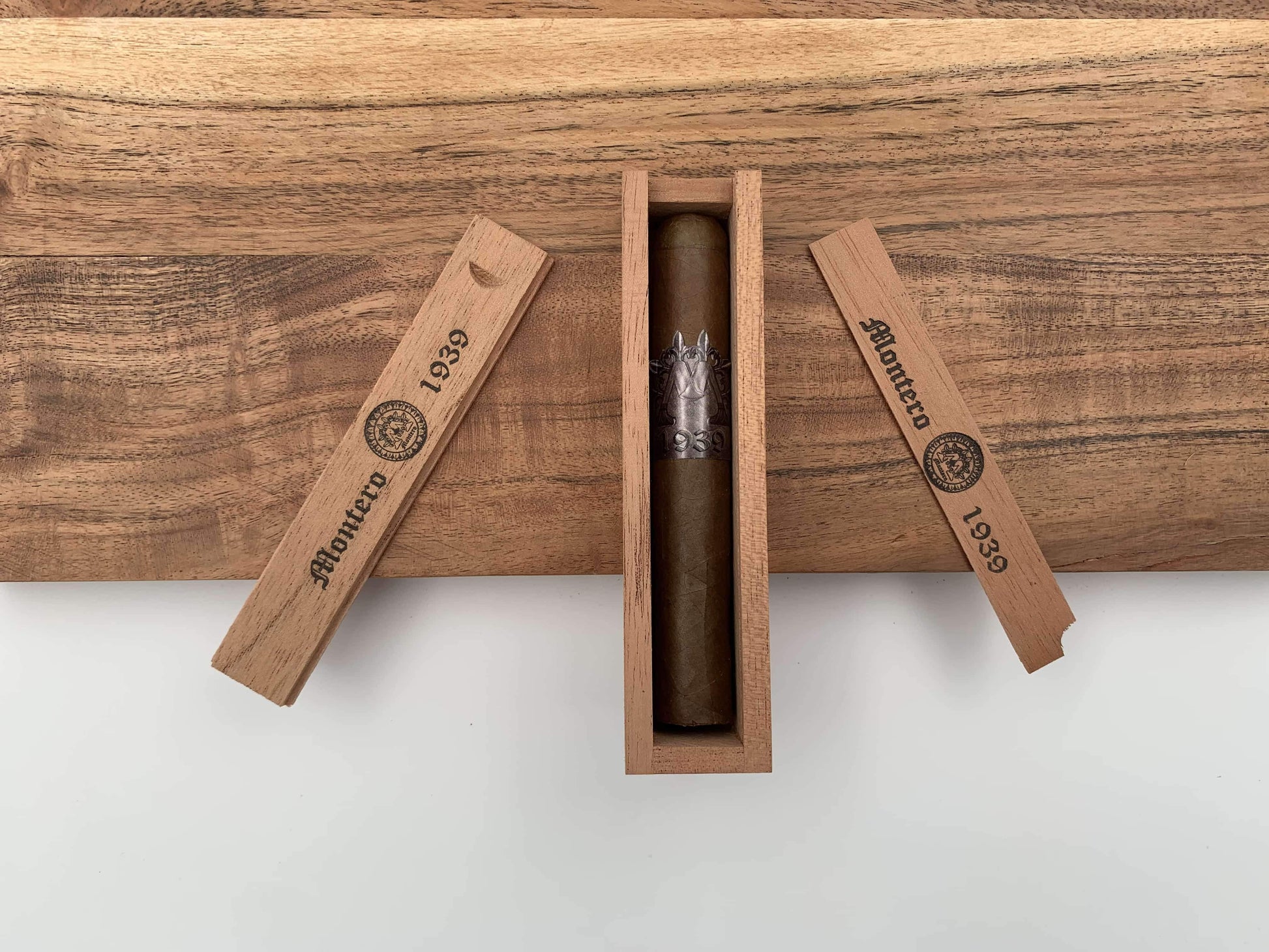 Montero 1939 - Puro (1) Cigar & Cedar Wood Case