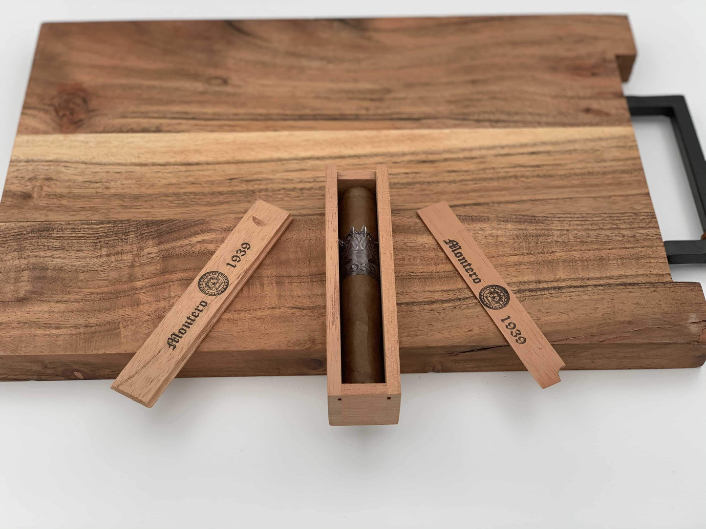 Montero 1939 - Puro (1) Cigar & Cedar Wood Case