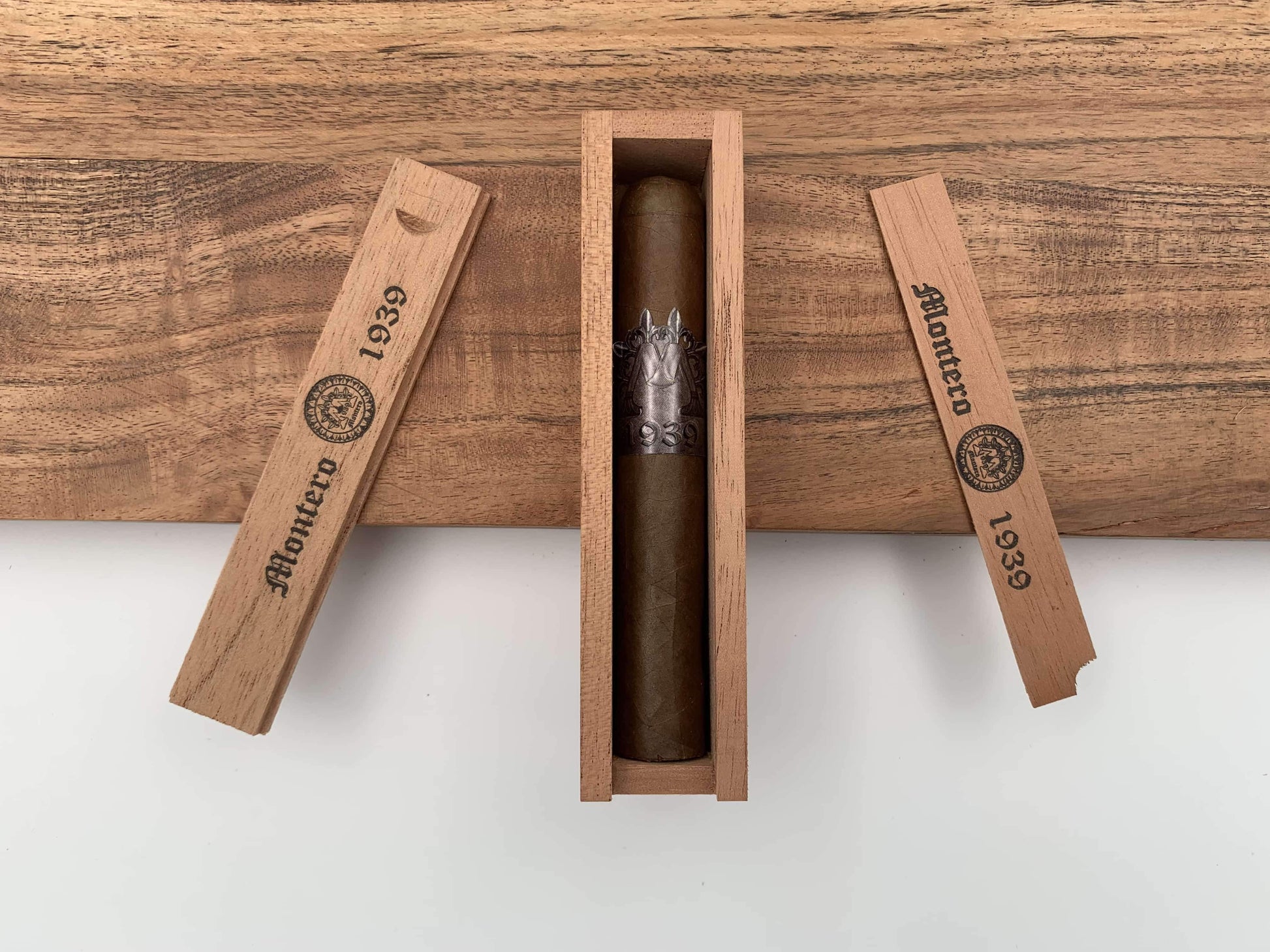 Montero 1939 - Puro (1) Cigar & Cedar Wood Case