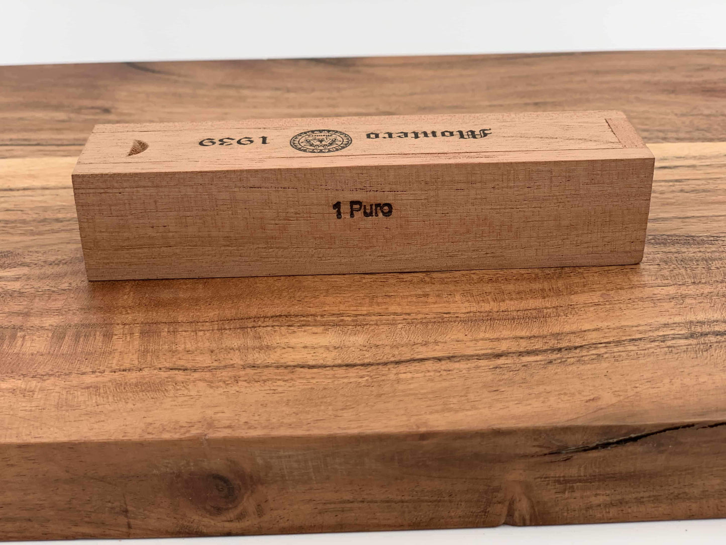 Montero 1939 - Puro (1) Cigar & Cedar Wood Case