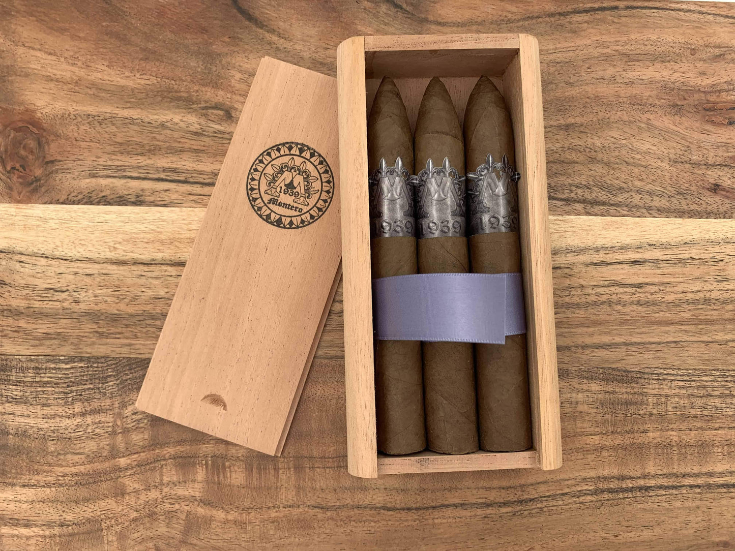 Montero 1939 - Piramide (3) Cigars & Cedar Wood Case