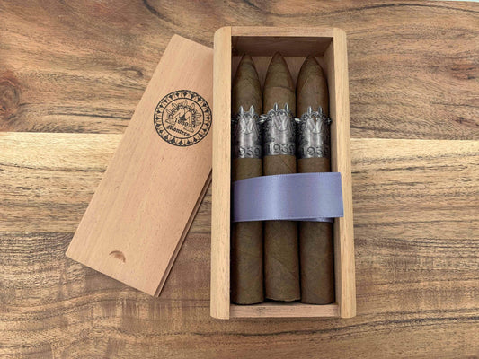 Montero 1939 - Piramide (3) Cigars & Cedar Wood Case