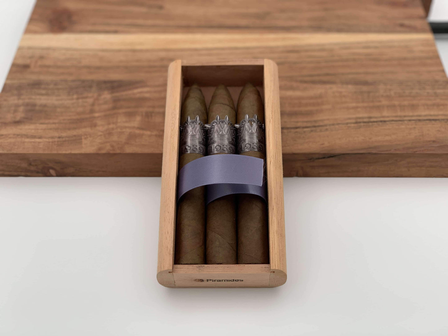 Montero 1939 - Piramide (3) Cigars & Cedar Wood Case