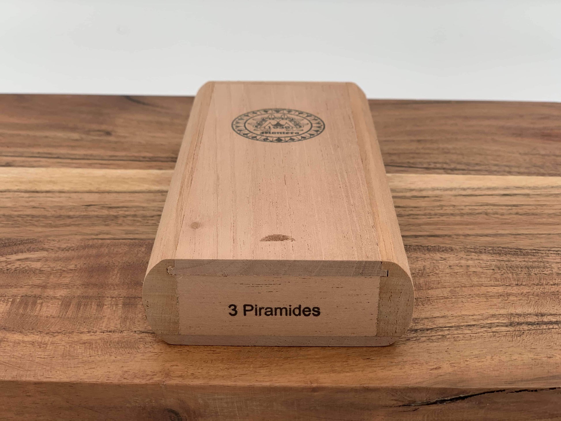 Montero 1939 - Piramide (3) Cigars & Cedar Wood Case
