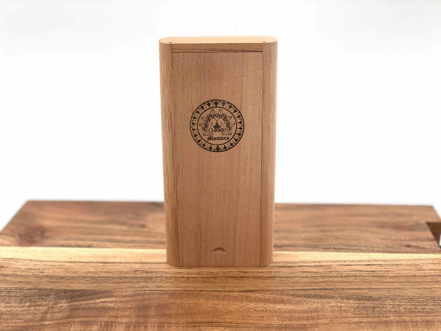 Montero 1939 - Piramide (3) Cigars & Cedar Wood Case
