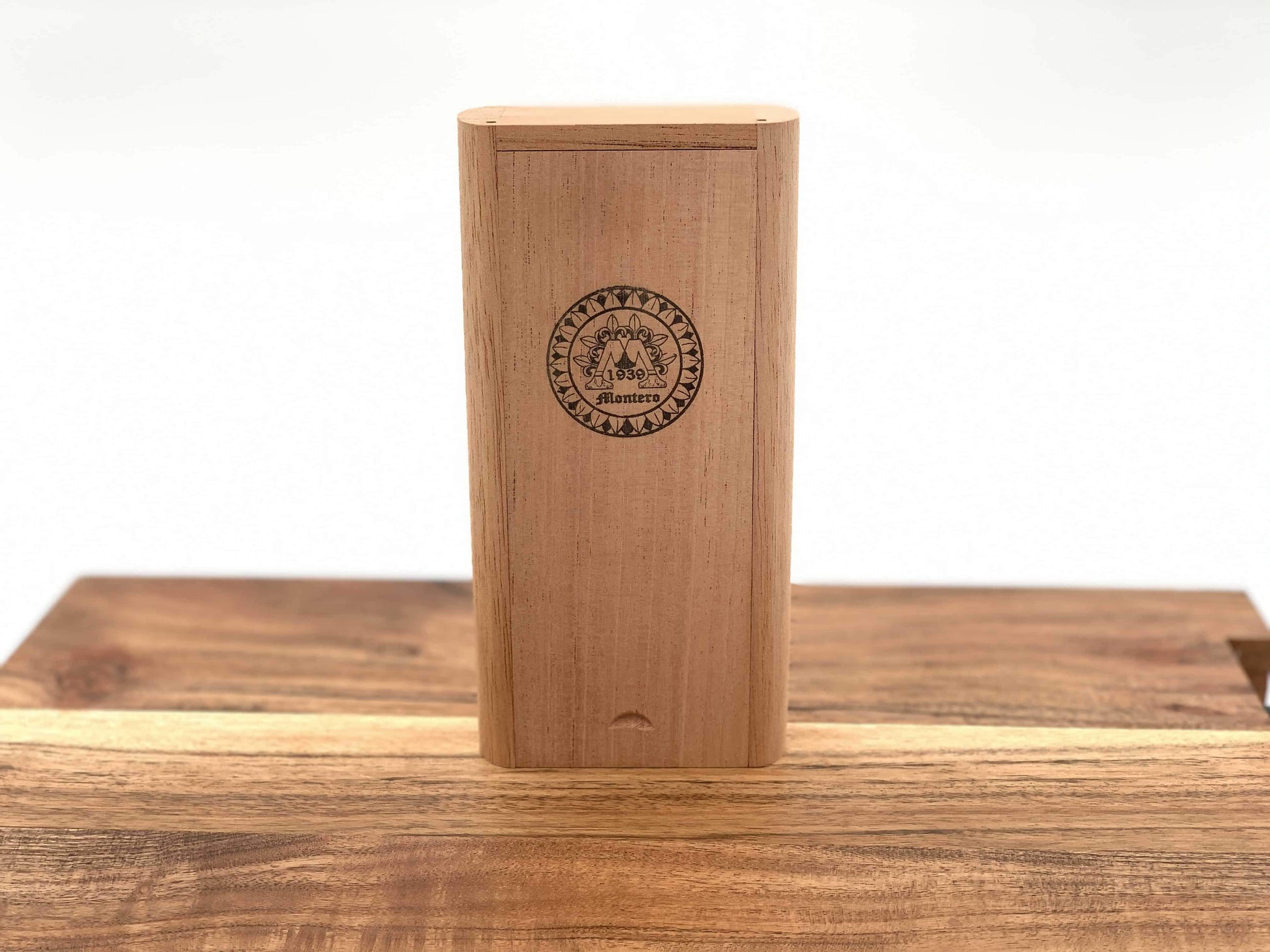 Montero 1939 - Piramide (3) Cigars & Cedar Wood Case