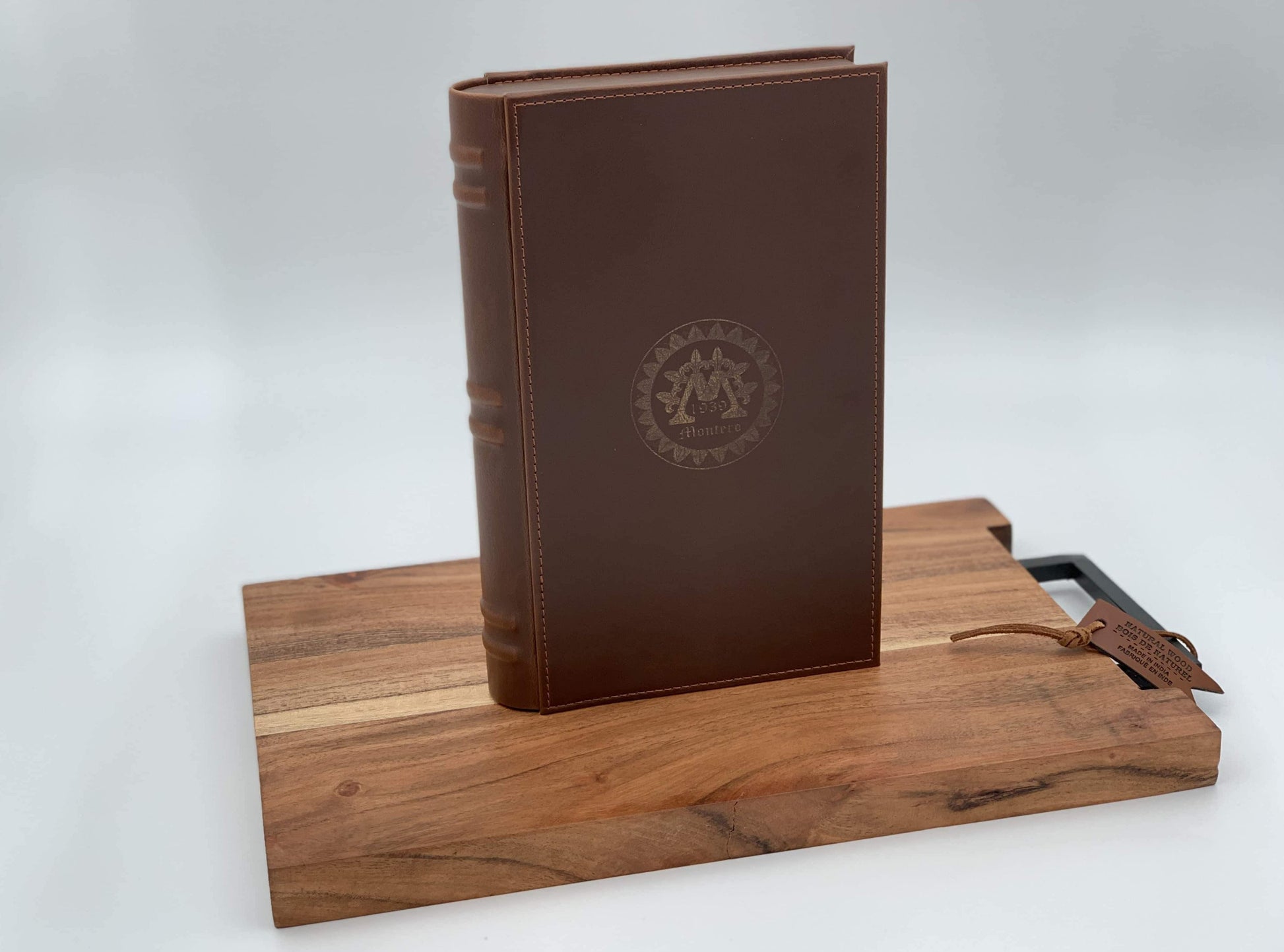 Montero 1939 - Leather Humidor Book With (5) Cigars And Cigar Cutter