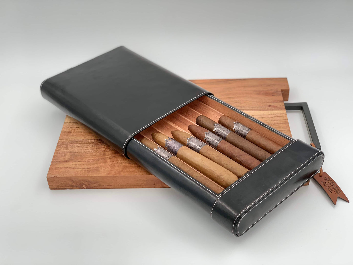 Montero 1939 - (6) Sampler Cigars with Montero Leather Cigar Case