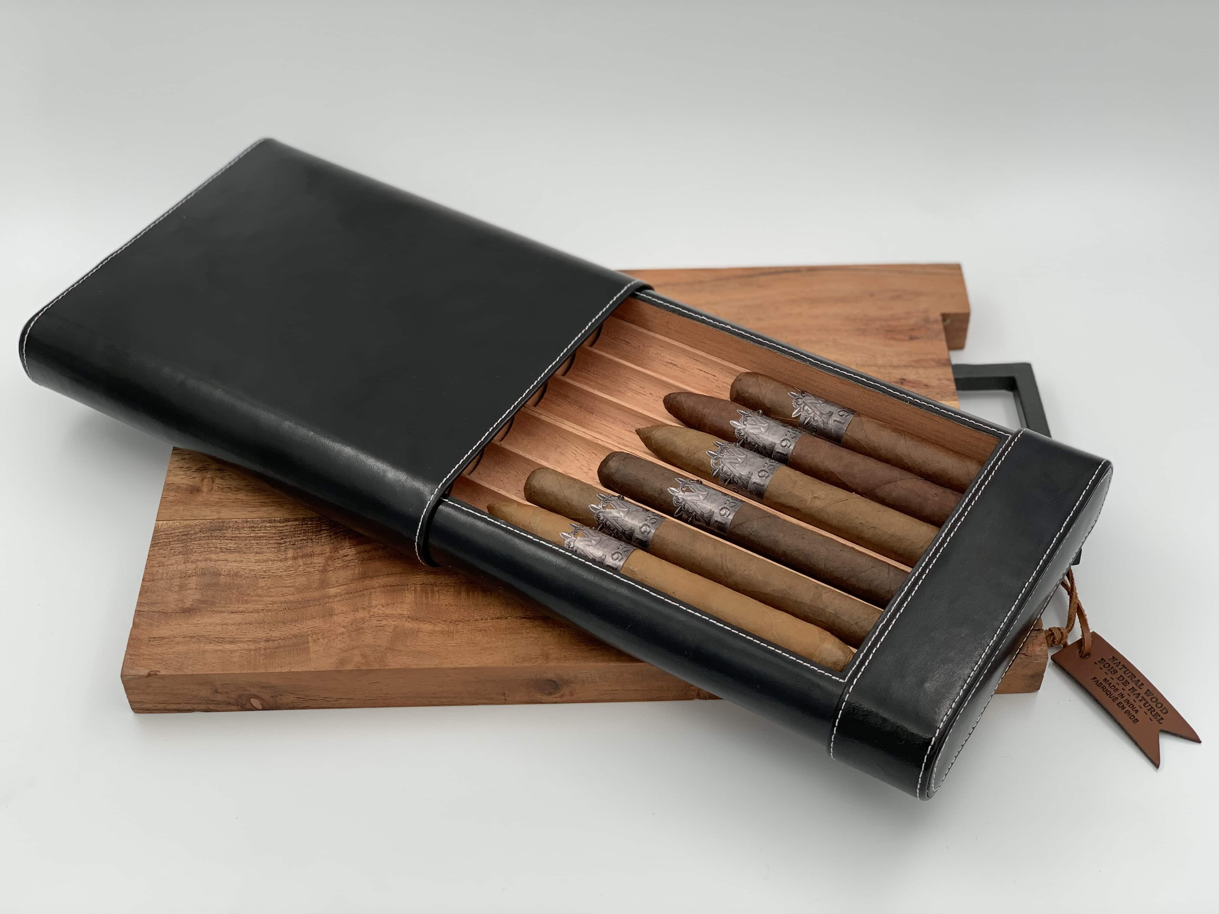 Montero 1939 - (6) Sampler Cigars with Montero Leather Cigar Case