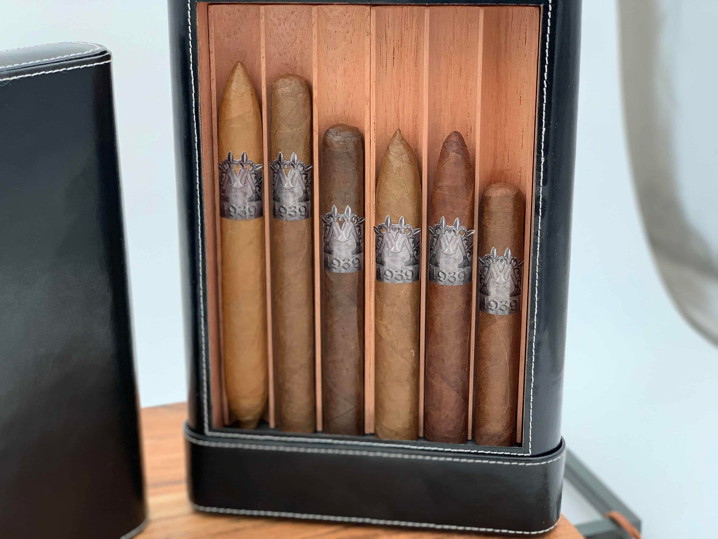 Montero 1939 - (6) Sampler Cigars with Montero Leather Cigar Case