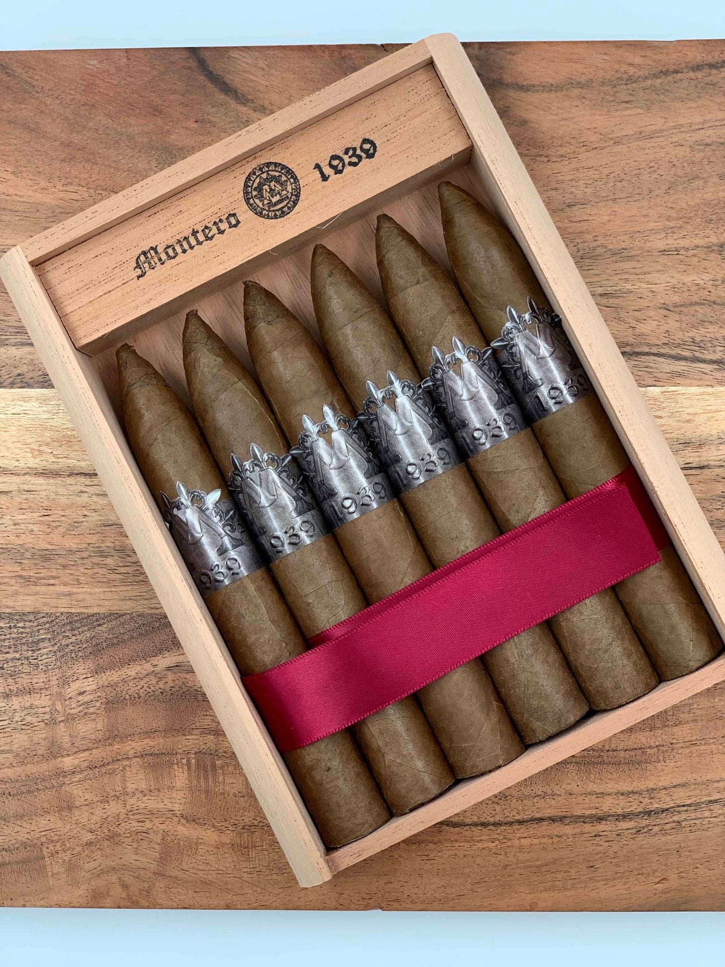 Montero 1939 - Piramide (6) Cigars & ALL Cedar Wood Case